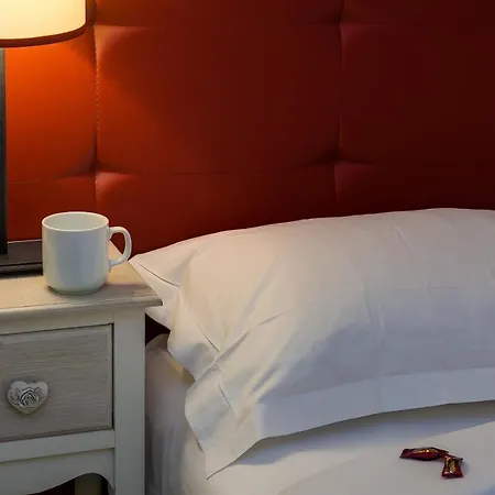 Zefiro Home Bed & Breakfast 4*